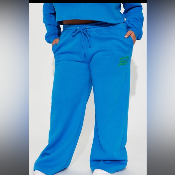 Two piece cropped sweatsuit . Royal and green. Super cute!!!! - Picture 2 of 3